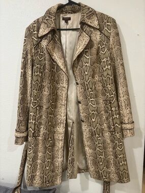 Tesori Snake-Print Trench Coat in Beige and Brown